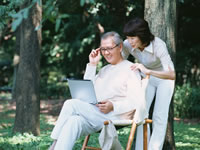 仲の良い老夫婦